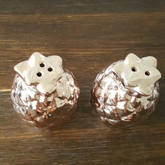 Modcloth Rose Gold Ceramic Pineapple Salt & Pepper Shaker - Picture 2 of 7